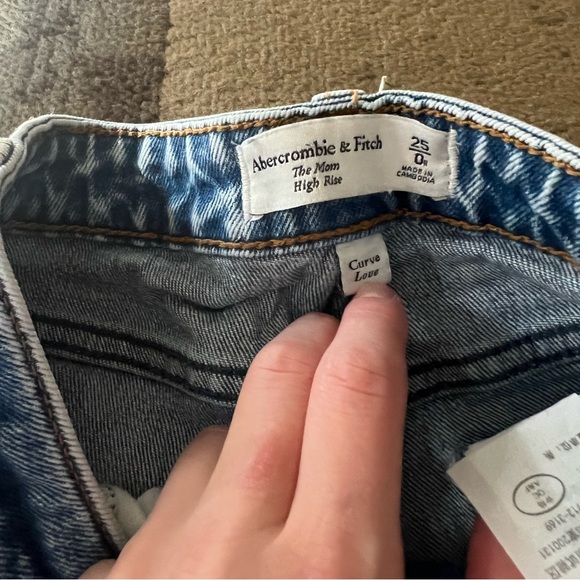 Abercrombie & Fitch The Mom High Rise curve love Jean size 25/0 regular length - Picture 3 of 8